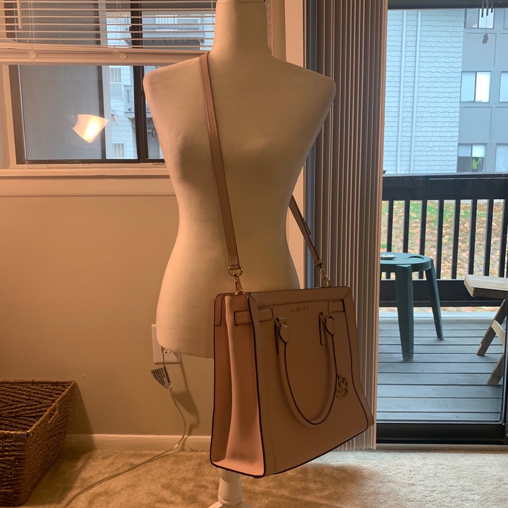 SOLD Michael Kors Light Pink Crossbody Purse - Picture 7 of 7
